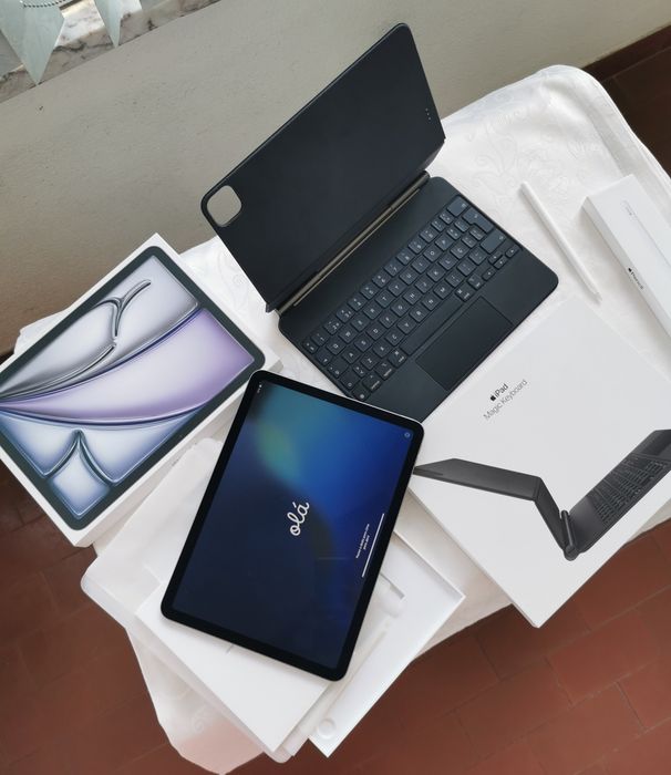 iPad Air 11" M2 (256GB - Wi-Fi) + Magic Keyboard + Apple Pencil (Como Novo)
