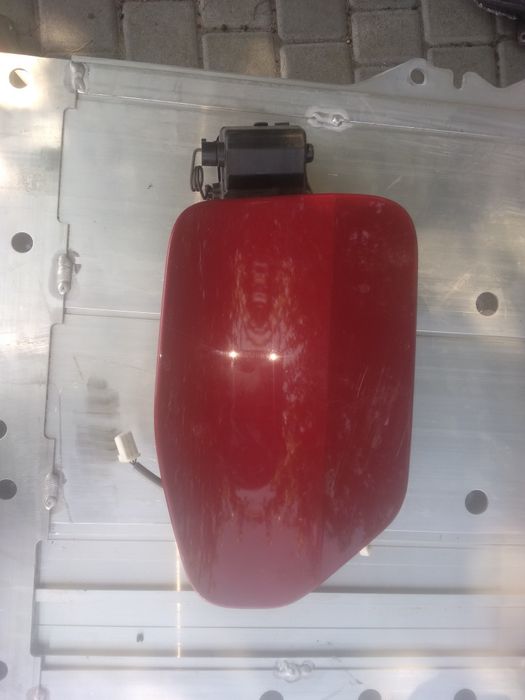 Лючок порта зарядки Toyota Prius prime 5820947900