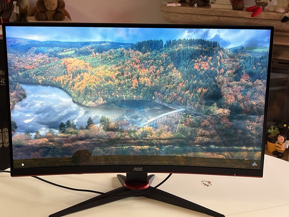 Monitor Curvo AOC C27G2ZE VA 27" FHD 16:9 240Hz FreeSync - C27G2ZE/BK