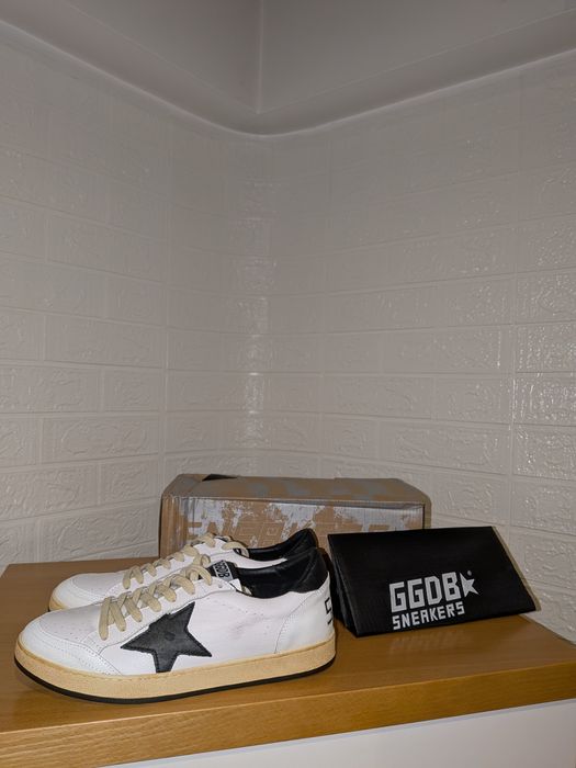 Golden Goose Ballstar in white nappa with black star