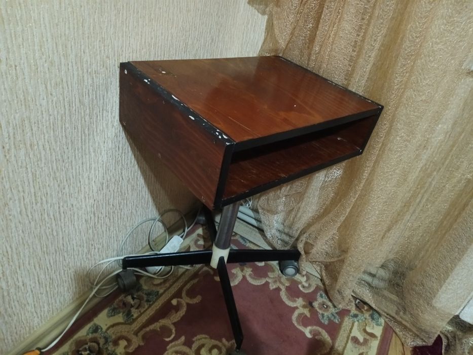 Тумба під телевізор.