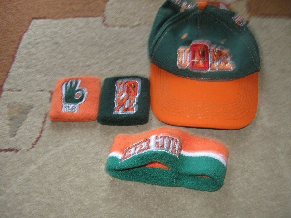 Sprzedam komplet John Cena dla fana WWE.