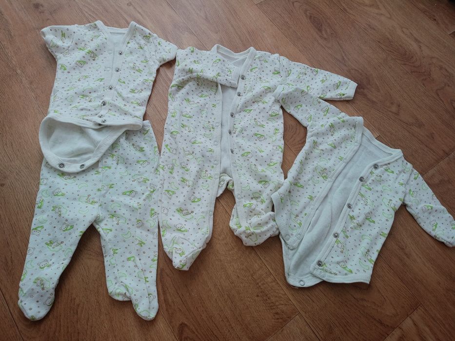 Пакетом дитячі речі від 0-3 місяців,в роддом,новонародженим