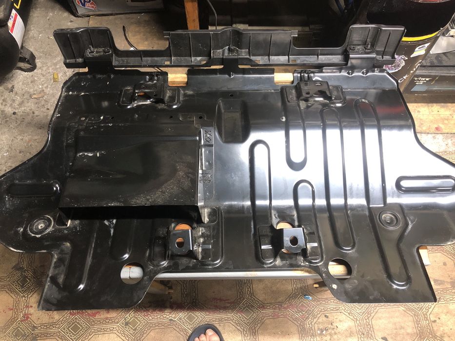 Оригінальний захист двигуна Toyota Land Cruiser 250