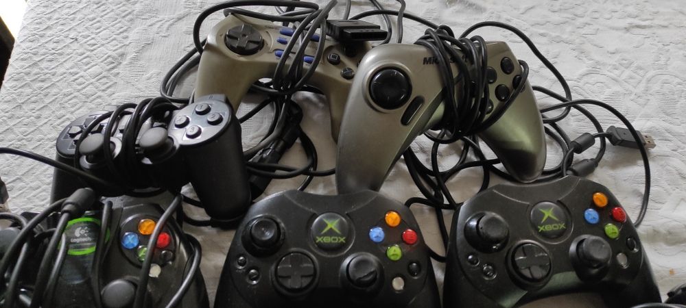 Lot of various controllers and 3 working SP2 consoles64584317999618123