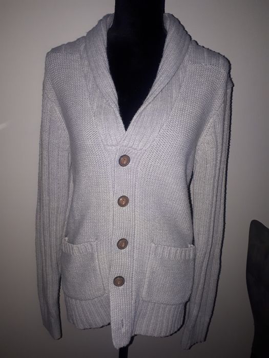 Cieply sweter w serek