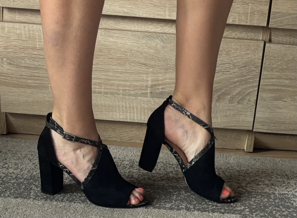 Sandalki na slupku 37