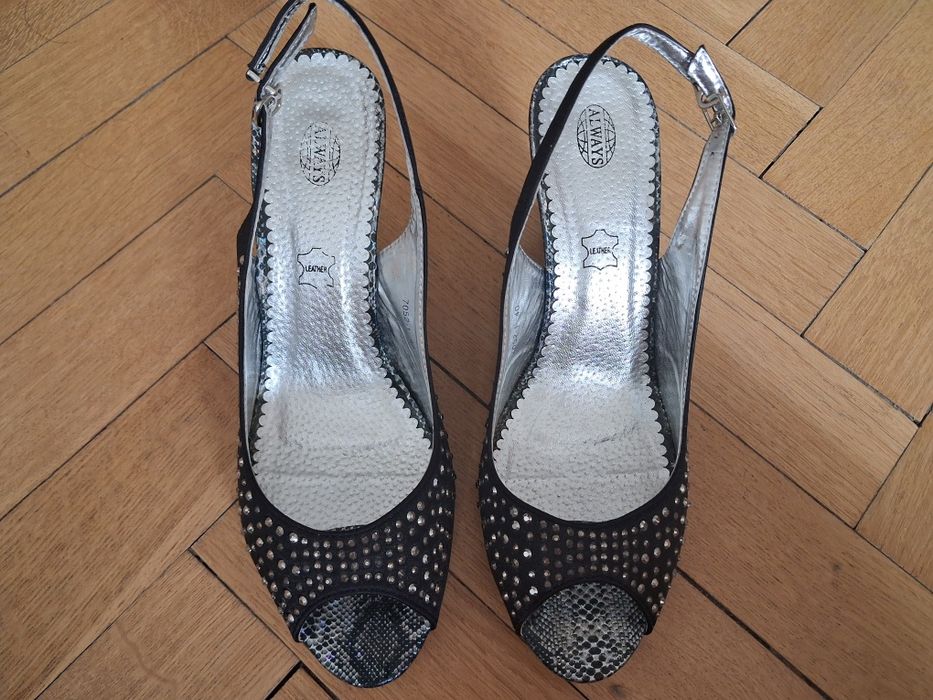 Buty na koturnie