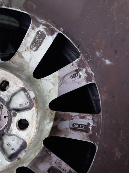 R 16 Audi  Volkswagen  5*100 7 j ET 31 Dia 57.1 + 215 45 16 Barum.