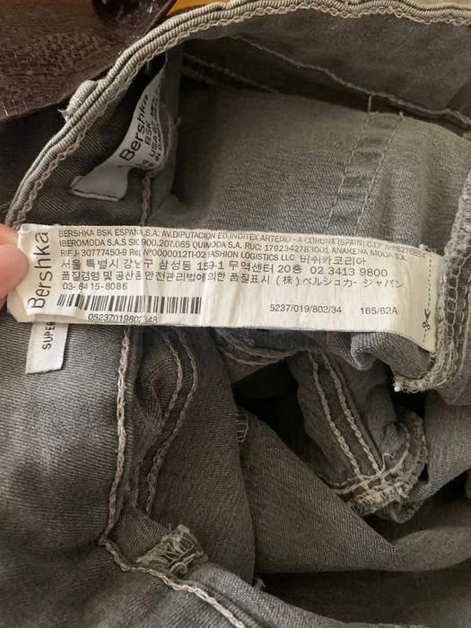 Calças de ganga super skinny high rise cinzentas Bershka