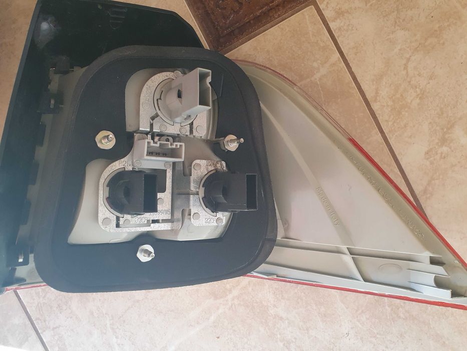 bmw e61 lampy tylne w błotniki przedlift