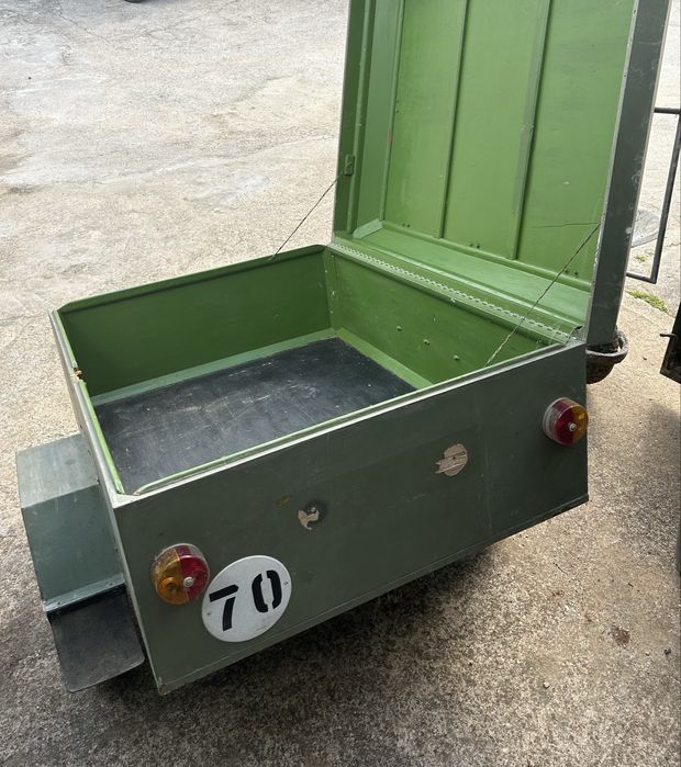 Reboque de carga + motor de rega