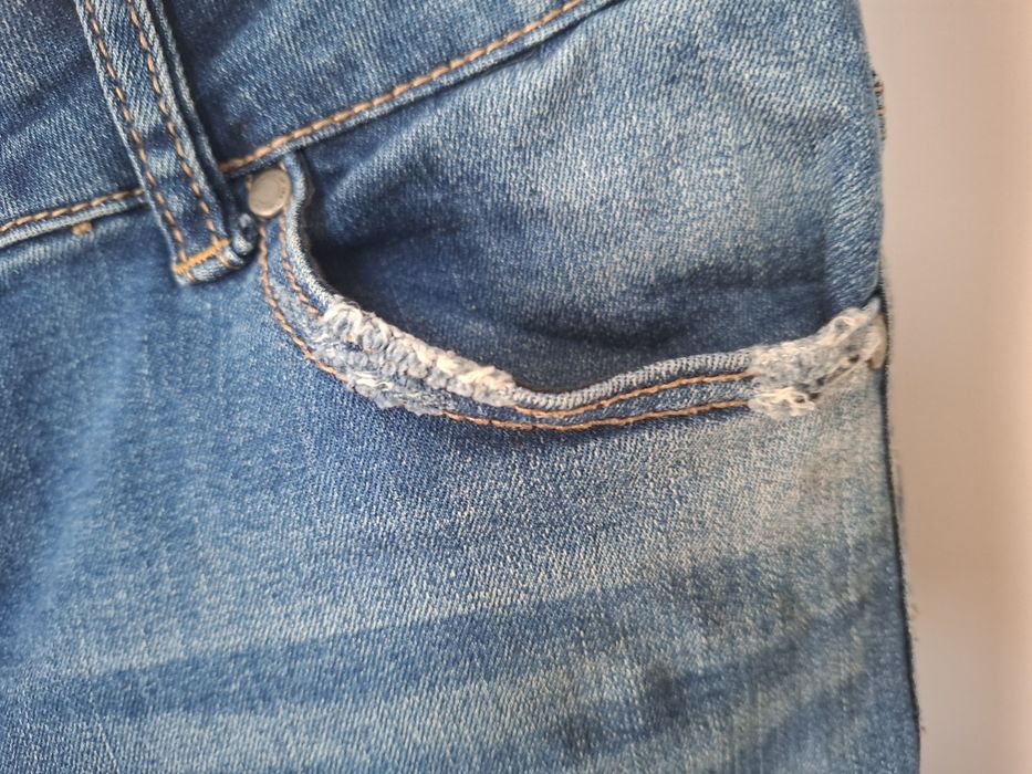 Jeansy rurki z dziurami Bershka rozmiar 36