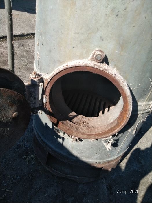 Титан на дровах для нагревания воды.