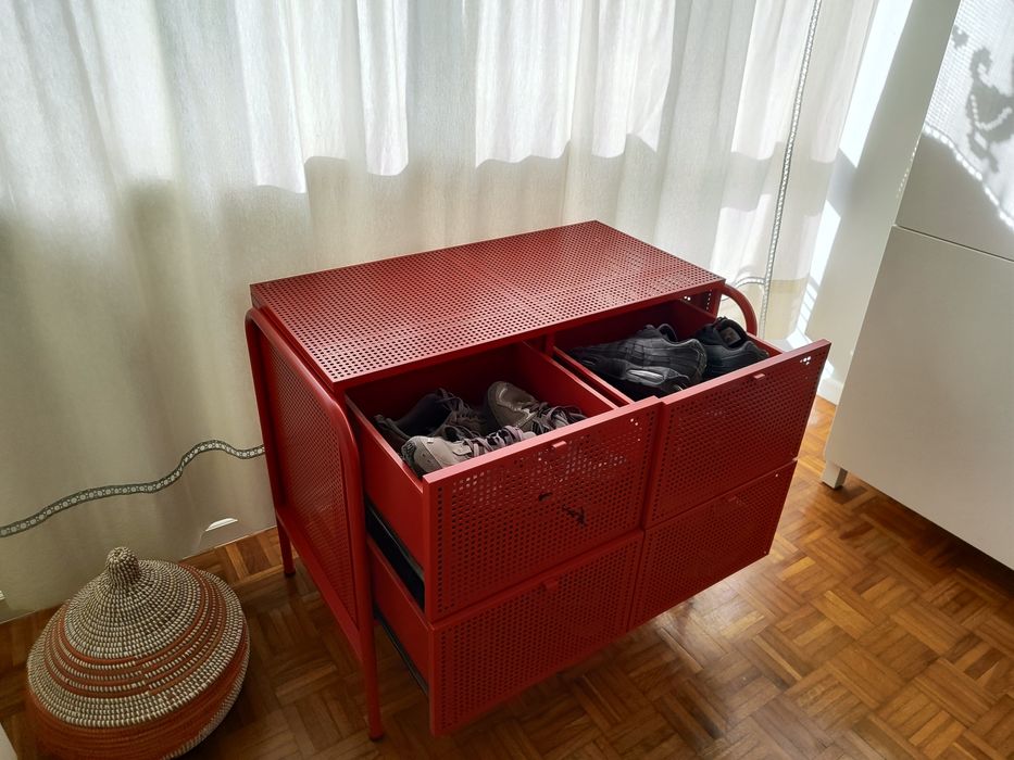 Ultimo preço + oferta: Mobília de quarto (ofereço TV 46cm)