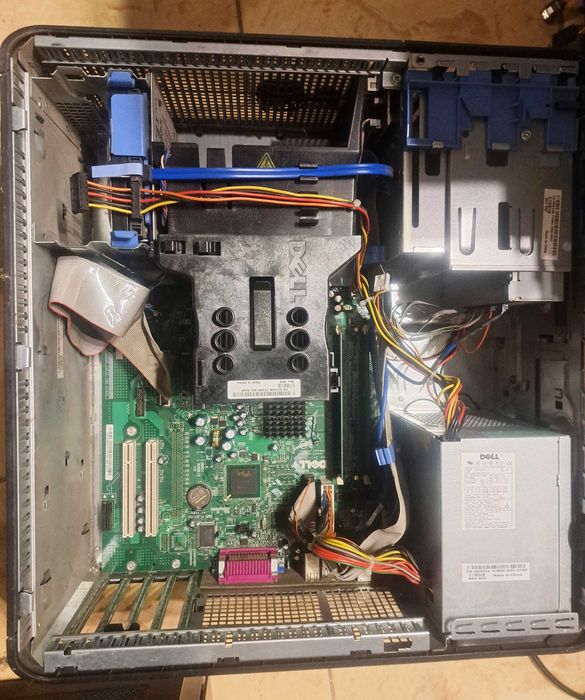 Komputer DELL  Optiplex GX520  LGA775 Celeron 2.8GHz , obudowa mini Tower.
