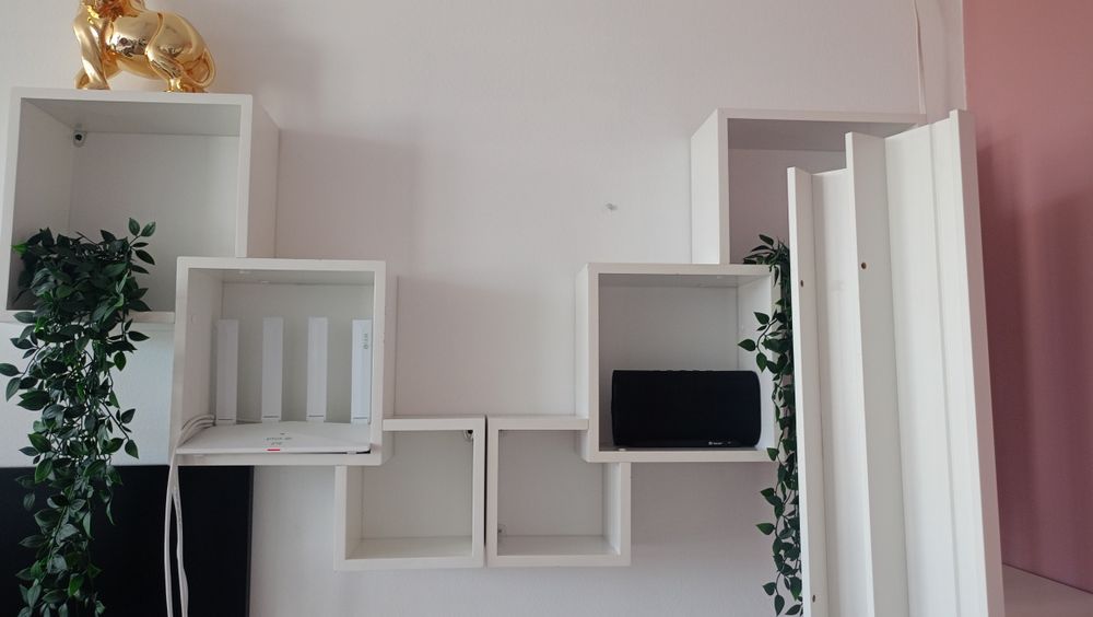Biuro i półki całosc 5 aż plus 2 biurka