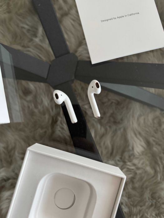 Apple AirPods 2 A2032 MV7N2ZM/A - uszkodzony mikrofon