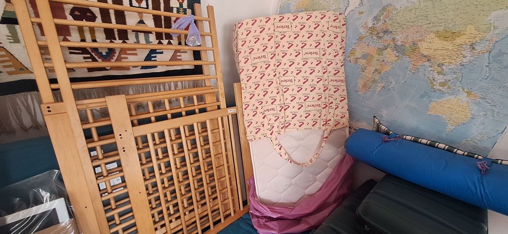 Berço e muda fraldas IKEA