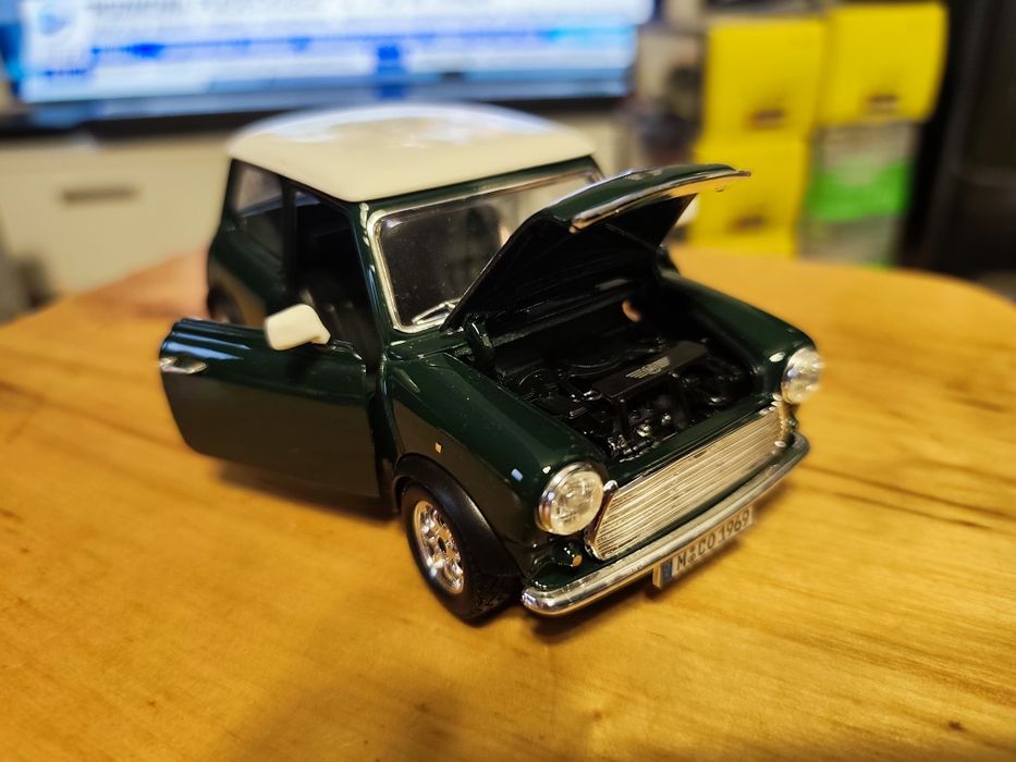 Model Mini Cooper S 1969 Bburago w skali 1:24
