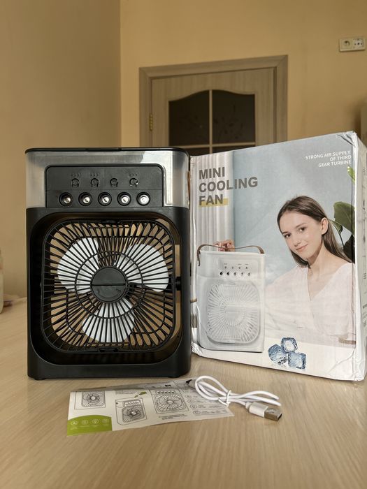 Настільний вентилятор із зволоженням та підсвічуванням, працює від USB