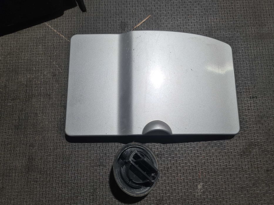 Renault Trafic II klapka wlewu paliwa Opel Vivaro