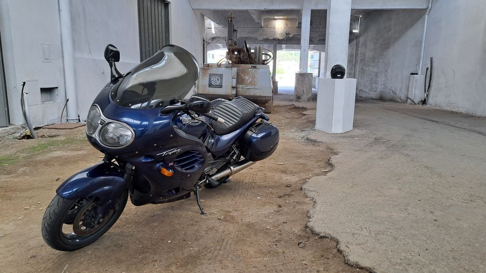 Triumph trophy 900