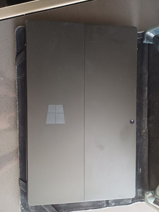 Продам планшет Microsoft Surface