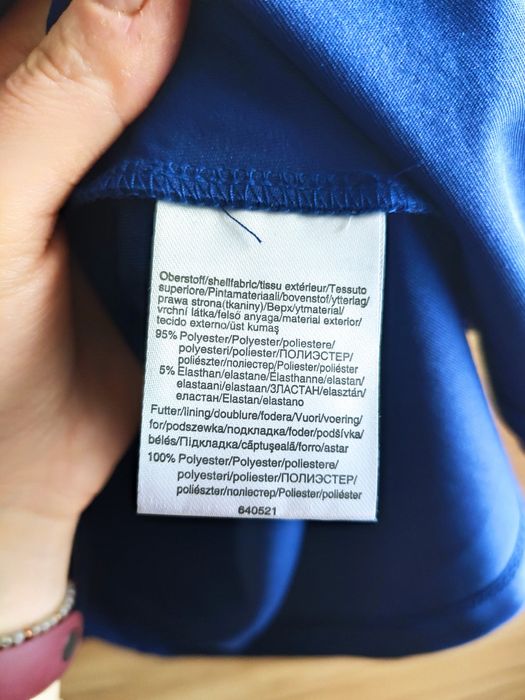 Koronkowa granatowa sukienka