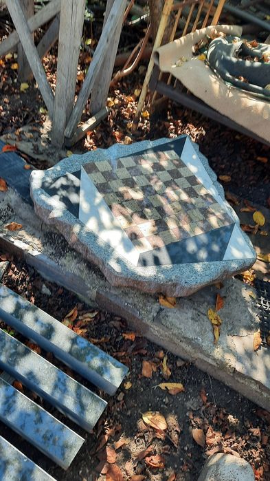 Шахматна плита із граніта по типу три д