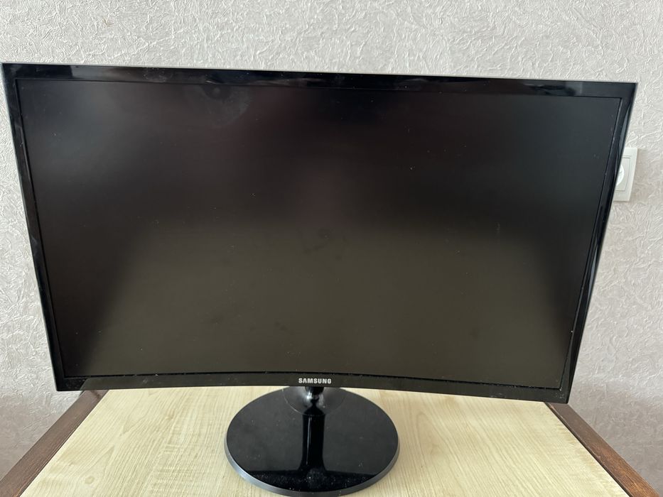 Монітор Samsung C24F390FHI