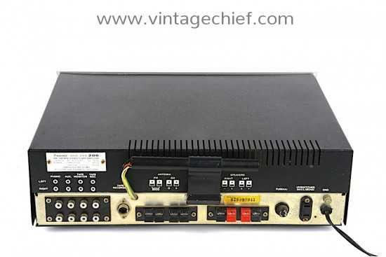 Amplificador SANSUI Solid state 200
