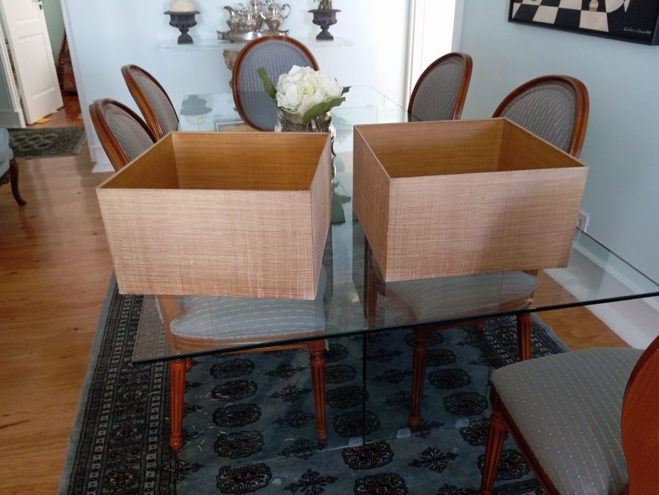 Par de abajures quadrados em seda natural