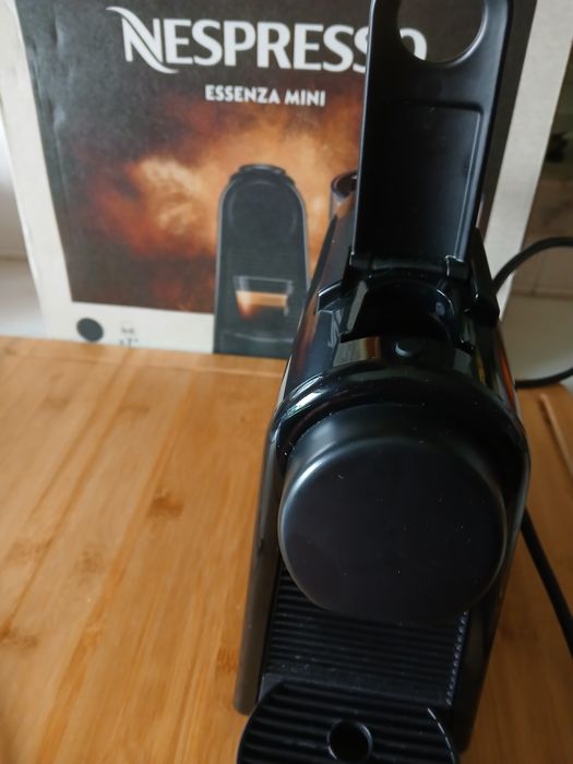 Máquina Essenza Mini Nespresso Piano Black D30i