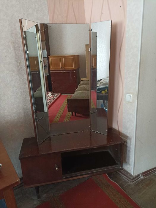 Дзеркало, трюмо б/в, самовивіз