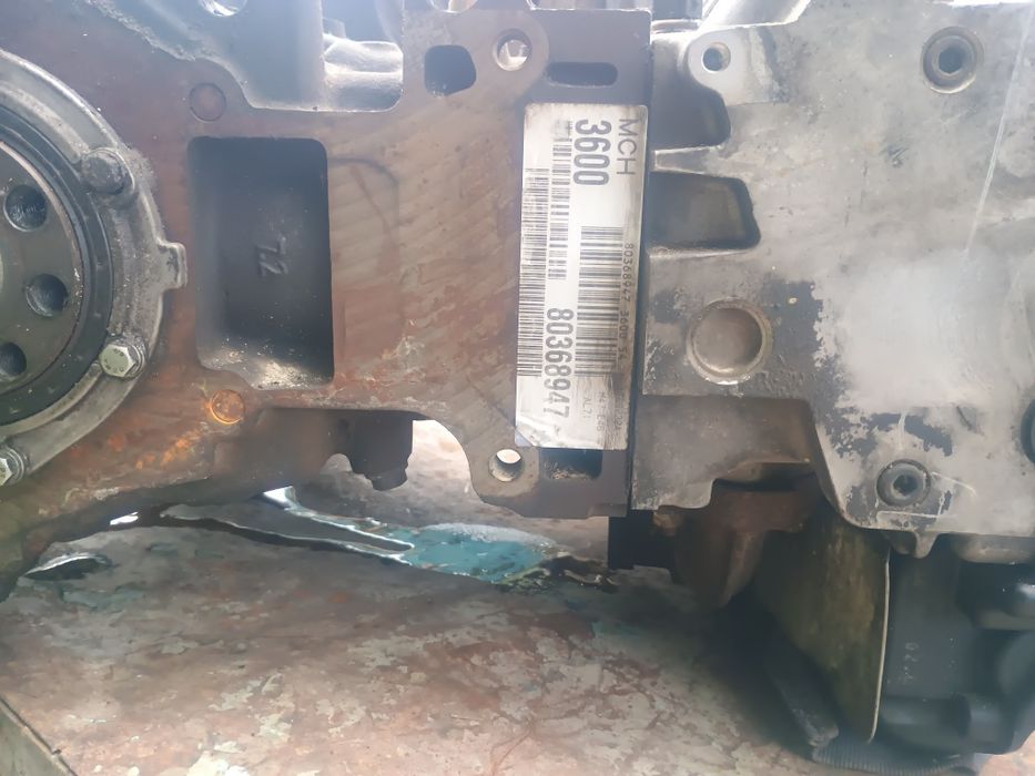 Блок циліндрів на BMW e46 2 л дизель поршня, шатуни ,старте.р