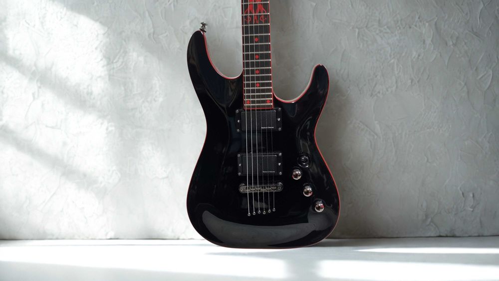 Guitarra electrica Schecter C-1 SheDevil | Seymour Duncan Blackouts