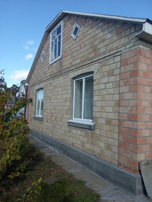 Продам добротний будинок