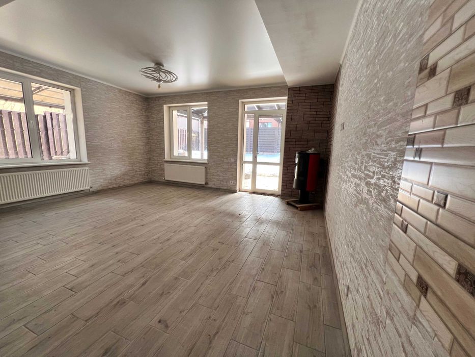 Дуплекс з ремонтом поруч з парком Мама Оформлення мінімальне