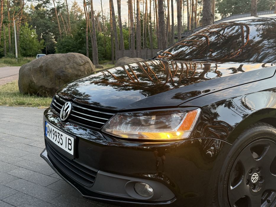 Volkswaggen Jetta 2013 газ-бензин