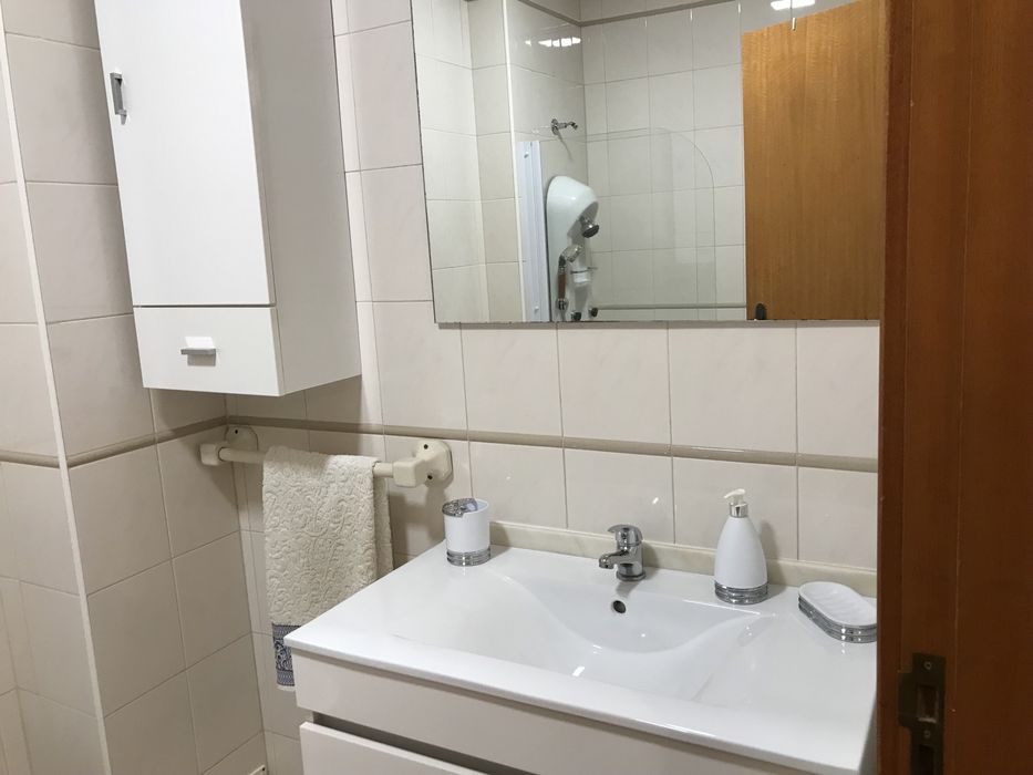 Aluga-se T2 com terraço
