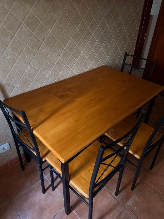 Mesa madeira maciça e cadeiras