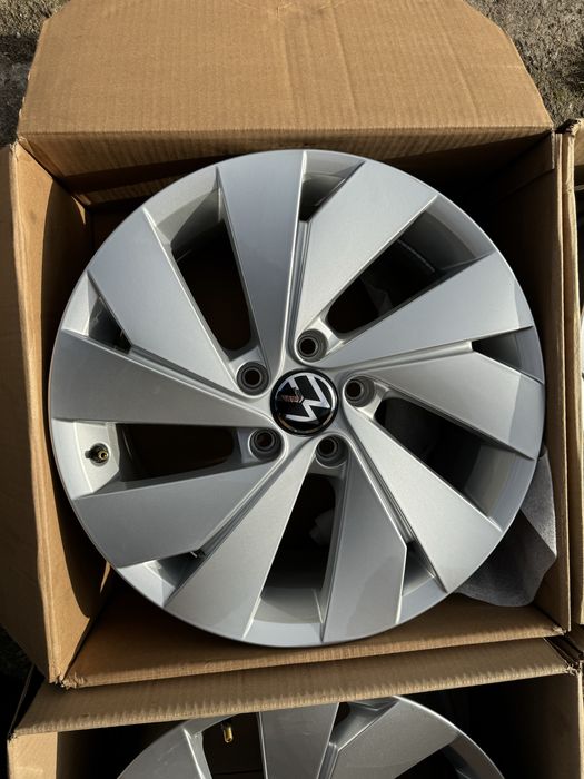 Felgi 17 VW GOLF 6 7 8 Passat B6 B7 Jetta Touran oryginał jak NOWE