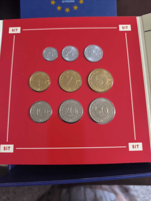 Ultimas moedas correntes Pre-Euro, 2 caixas: "As Nações Fundadoras da Zona Euro" + "As 10 Nações do Alargamento 2004"