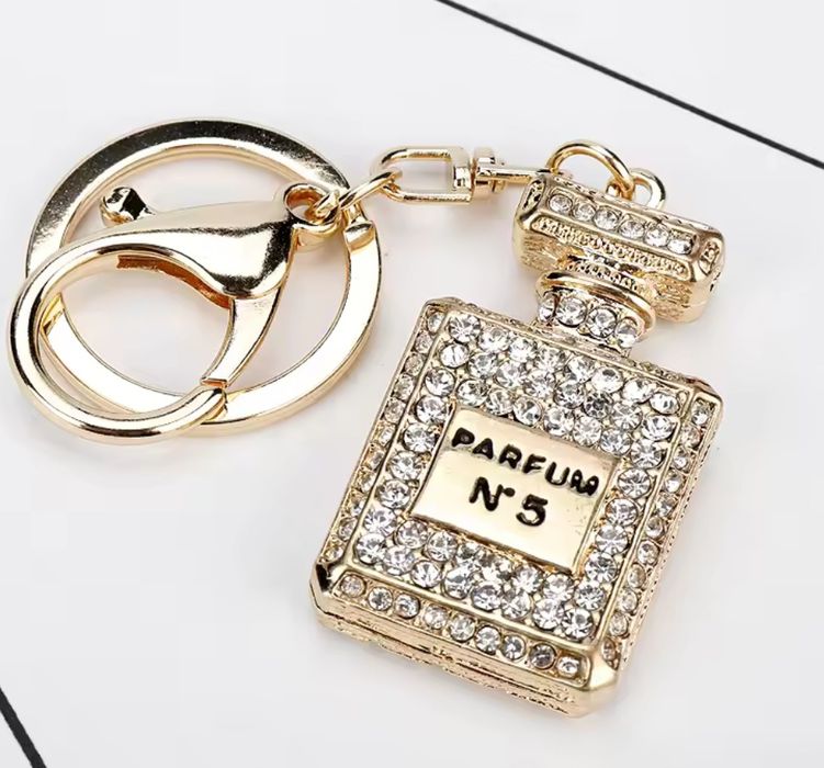 Brylok z kryształkami Chanel nr 5