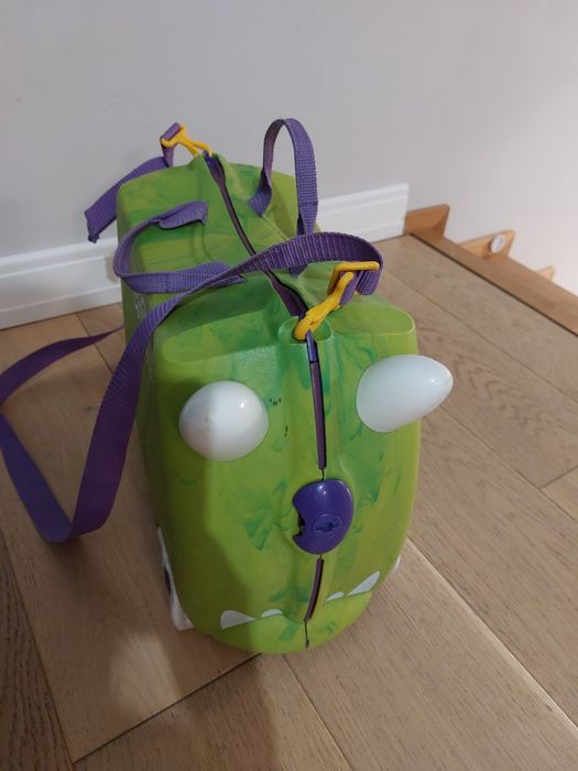 Walizka na kółkach trunky