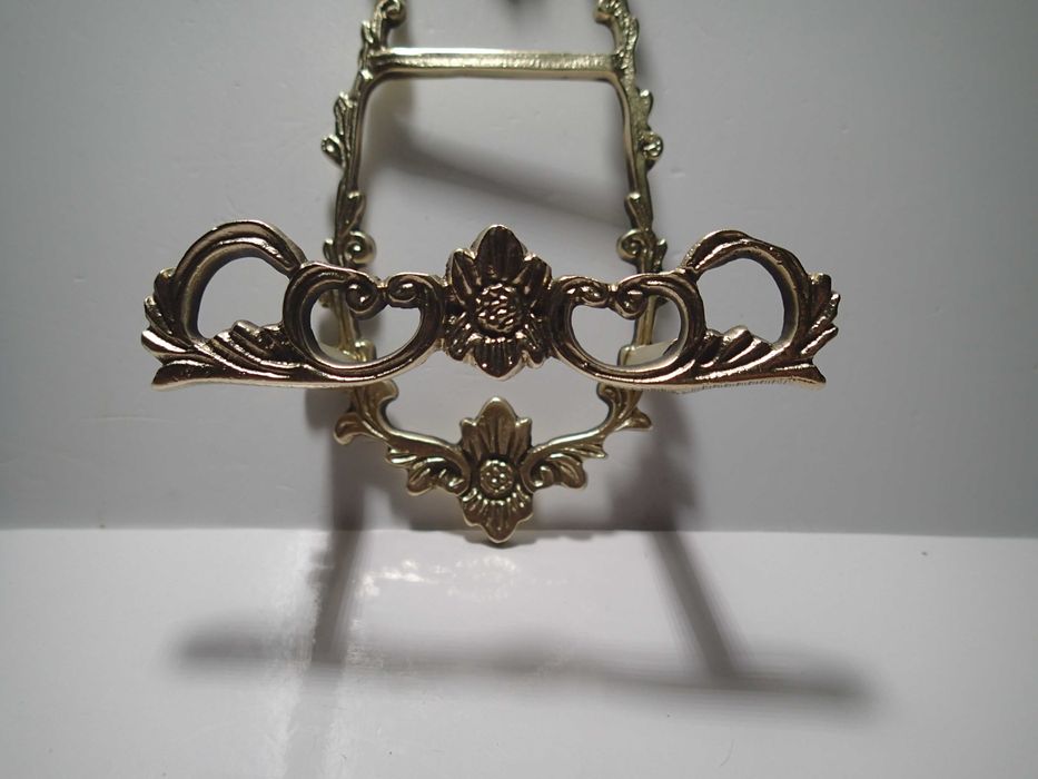 Escaparate de parede em bronze