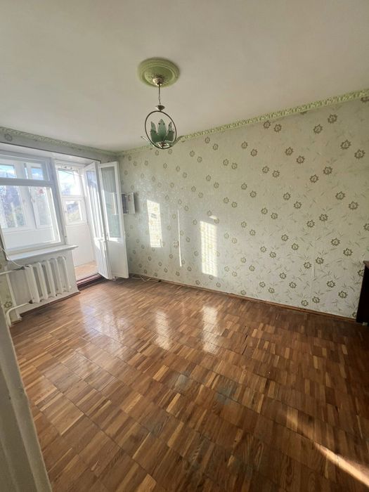 2  кімнатна квартира.  Фонтан.  Кімнати роздільні.  Загальна  52 метри