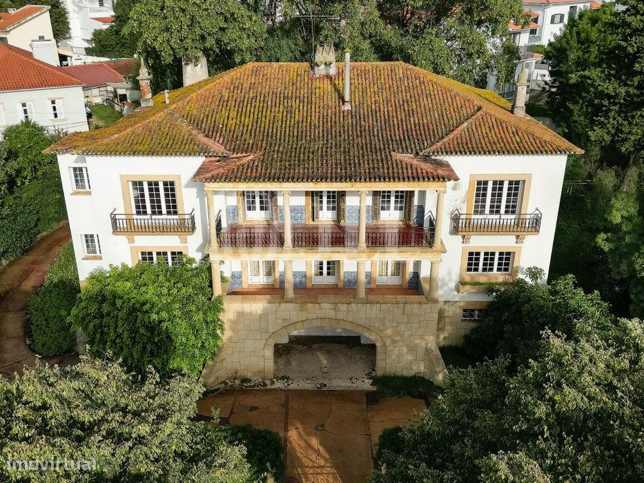 Moradia T15, com jardim em Oeiras