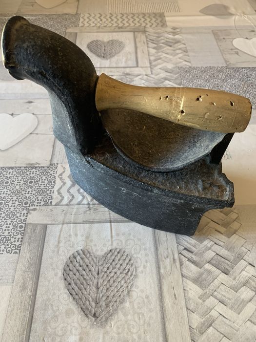 Ferro antigo pintado